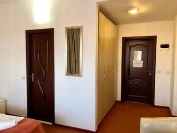 Фото номера Двухместный номер с 2 отдельными кроватями Отель Hotel A3 г. Кымпия-Турзи 4