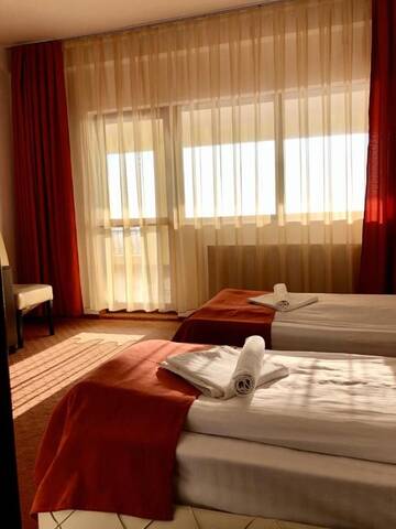 Фото номера Двухместный номер с 2 отдельными кроватями Отель Hotel A3 г. Кымпия-Турзи 2
